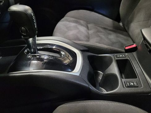 Used 2015 Nissan Rogue SV w/ SV Premium Package AWD/4WD image 26