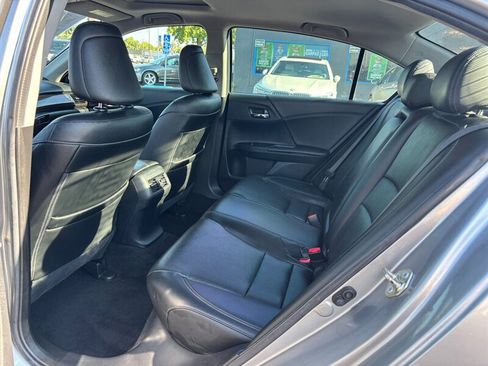 Used 2017 Honda Accord Touring image 11