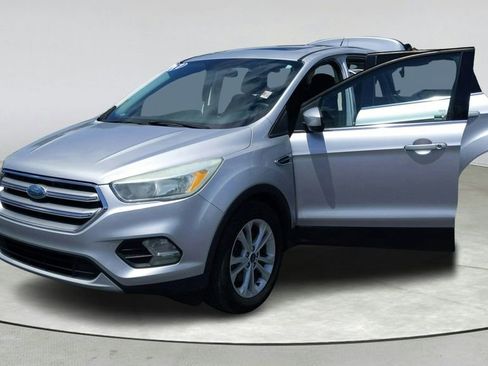 Used 2017 Ford Escape SE FWD image 10