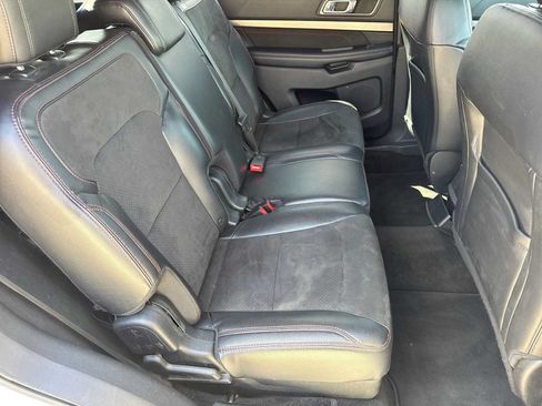 Used 2018 Ford Explorer XLT w/ Equipment Group 202A AWD/4WD image 19