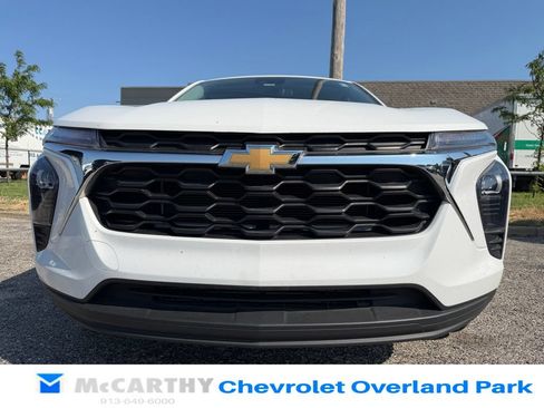 Used 2024 Chevrolet Trax LS w/ LS Convenience Package FWD image 8