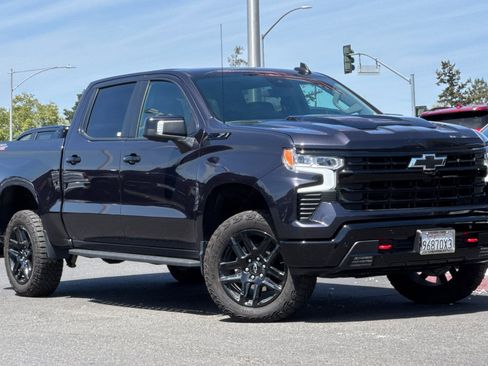 Used 2024 Chevrolet Silverado 1500 LT Trail Boss w/ Convenience Package II AWD/4WD image 2