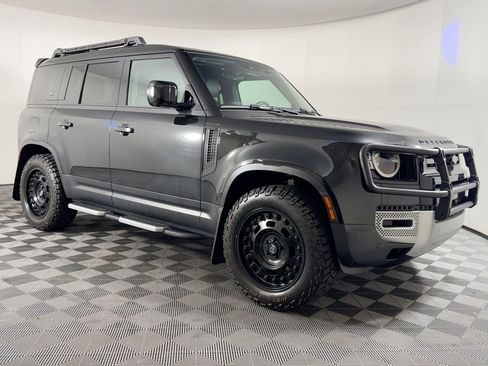 Used 2023 Land Rover Defender 110 S image 7