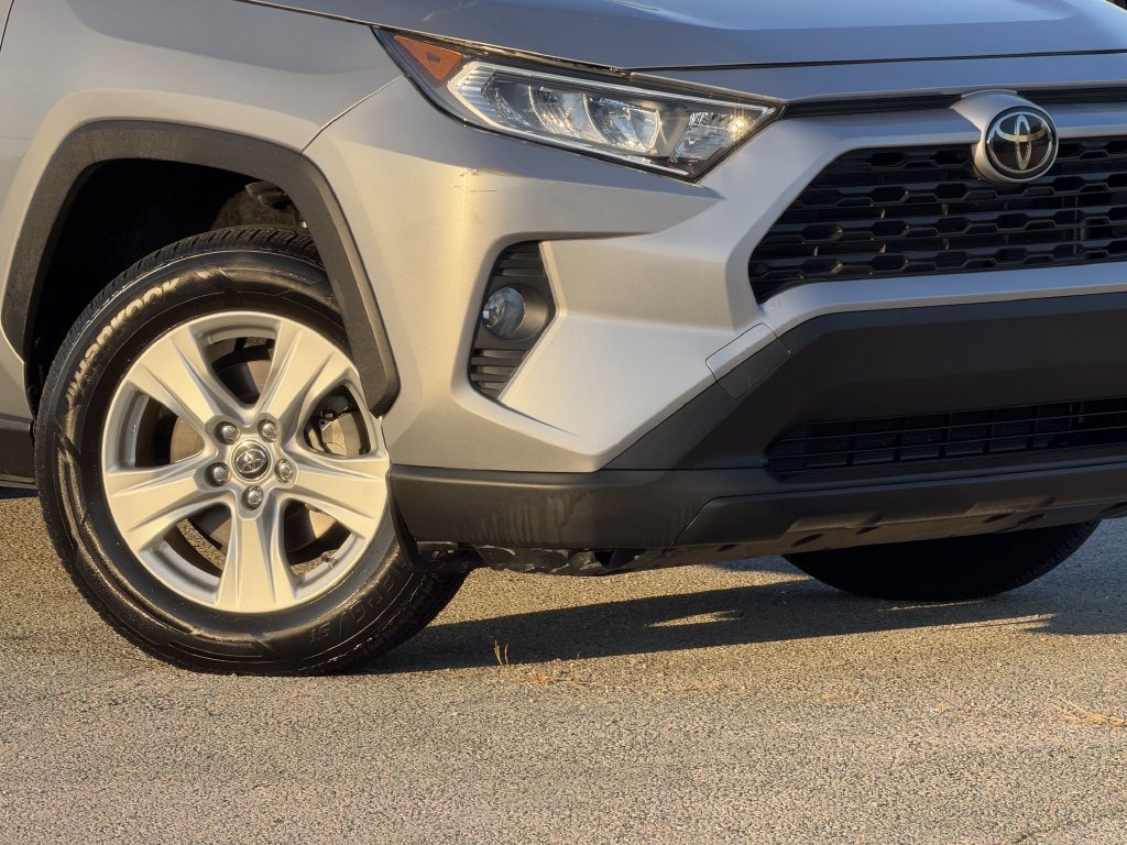 Used 2019 Toyota RAV4 XLE w/ Convenience Package FWD image 8