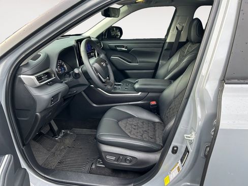 Used 2024 Toyota Highlander XLE image 15