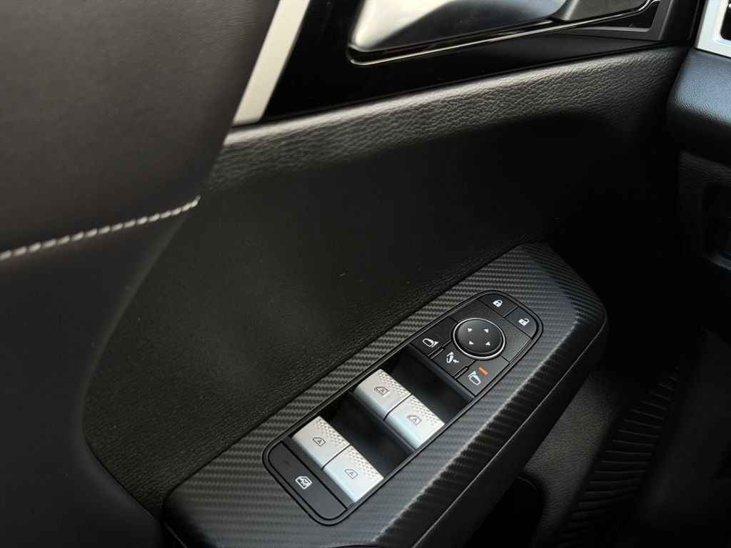Used 2023 Mitsubishi Outlander 4WD Plug-In Hybrid image 10