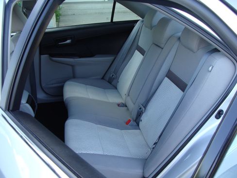Used 2014 Toyota Camry LE FWD image 8