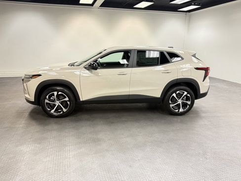 New 2026 Chevrolet Trax RS image 2