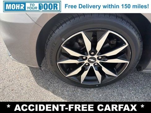 Used 2017 Chevrolet Malibu LT image 9