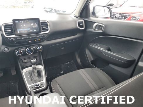 Certified 2025 Hyundai Venue SEL image 15