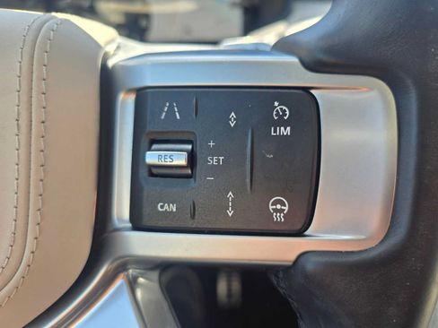 Used 2025 Land Rover Discovery Metropolitan Edition AWD/4WD image 35