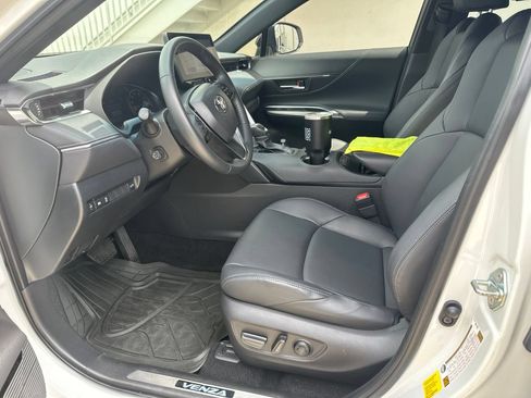 Used 2024 Toyota Venza Nightshade AWD/4WD image 4