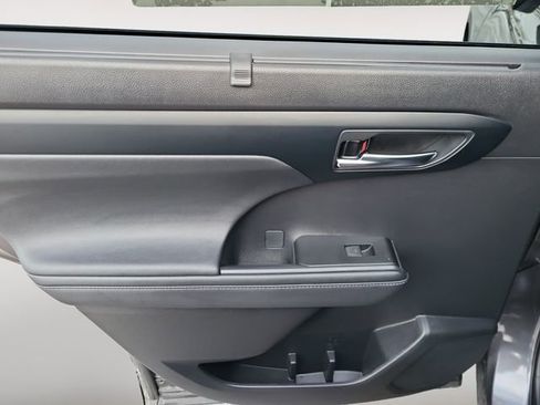 Used 2024 Toyota Highlander XLE image 21