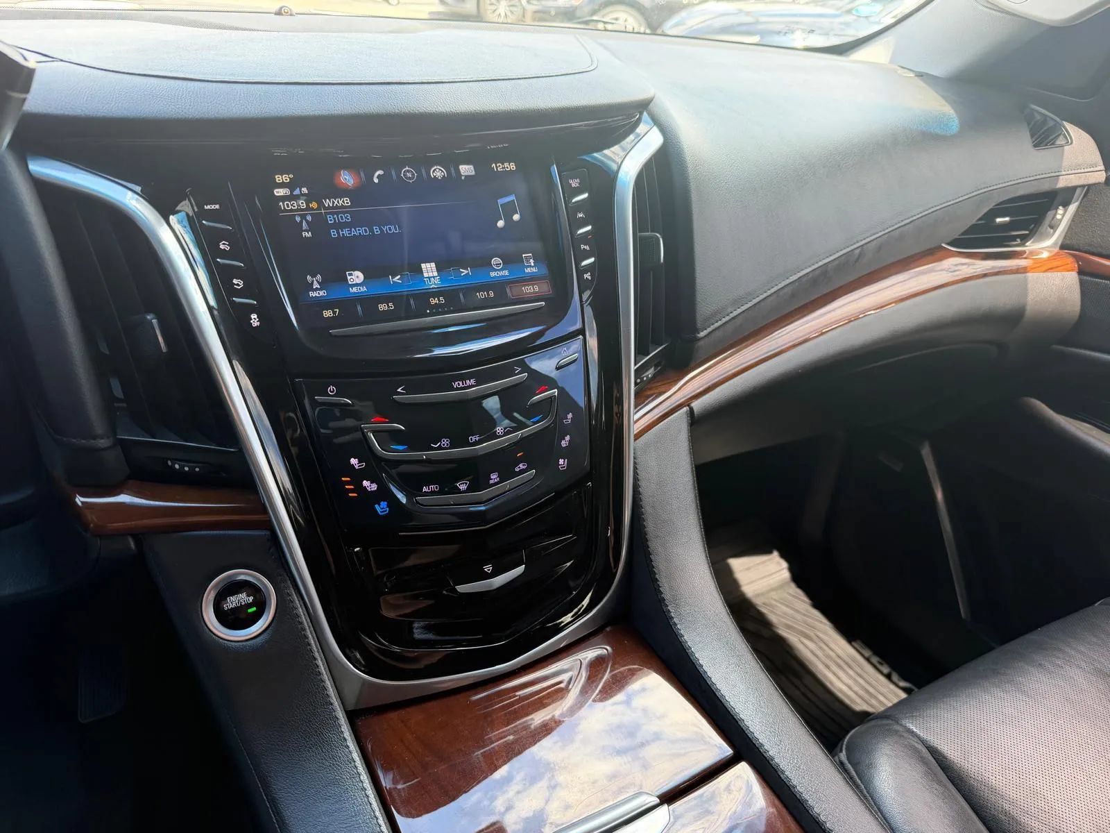 Used 2019 Cadillac Escalade ESV Luxury AWD/4WD image 21
