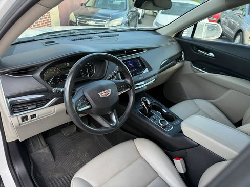 Used 2020 Cadillac XT4 Premium Luxury w/ Cold Weather Package AWD/4WD image 18