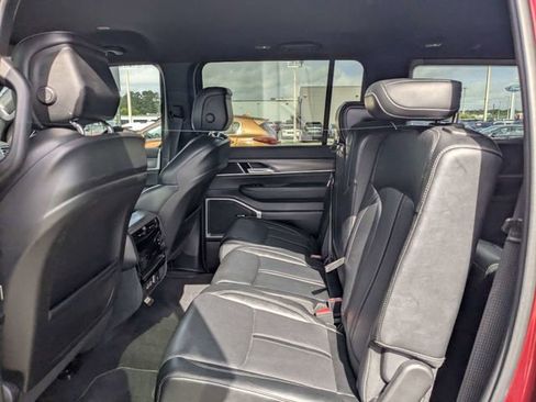 Used 2024 Jeep Wagoneer Series II w/ Flexible Seating Group RWD image 13