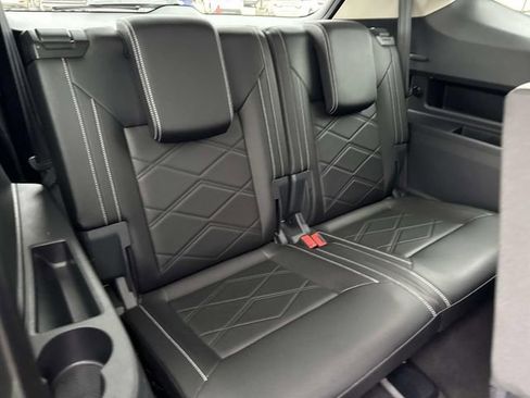 Used 2025 Volkswagen Atlas SE image 19