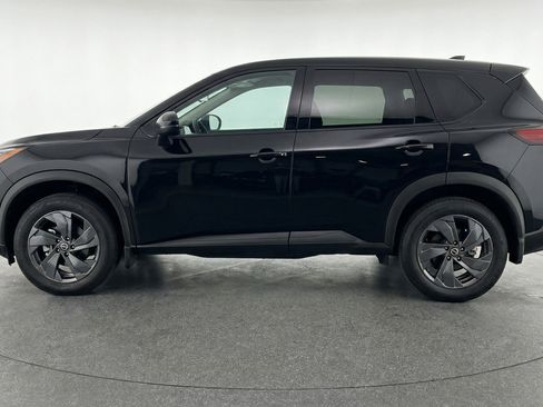 Used 2025 Nissan Rogue SV image 5