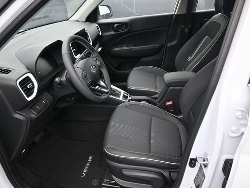 New 2025 Hyundai Venue Limited image 9