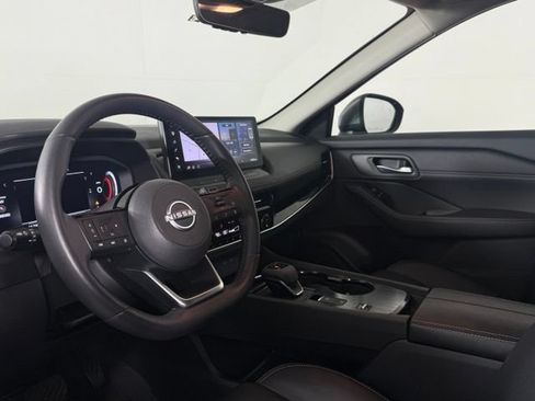 Used 2024 Nissan Rogue SL w/ SL Premium Package FWD image 4