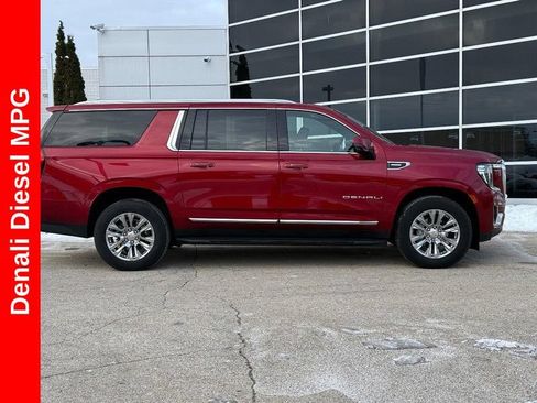 Used 2023 GMC Yukon XL Denali AWD/4WD image 2