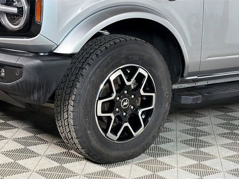 Used 2021 Ford Bronco Outer Banks image 4