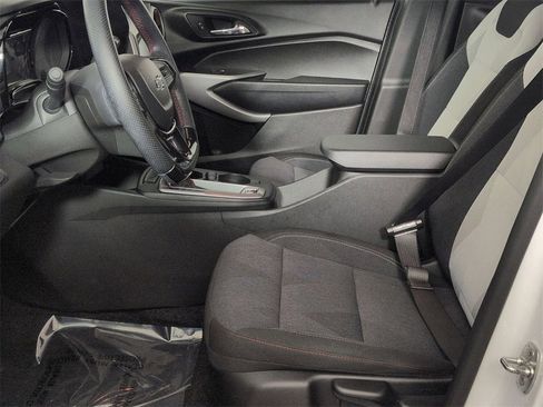 Certified 2024 Chevrolet Trax RS image 17