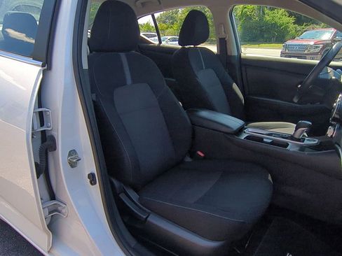 Certified 2023 Nissan Sentra SV image 32