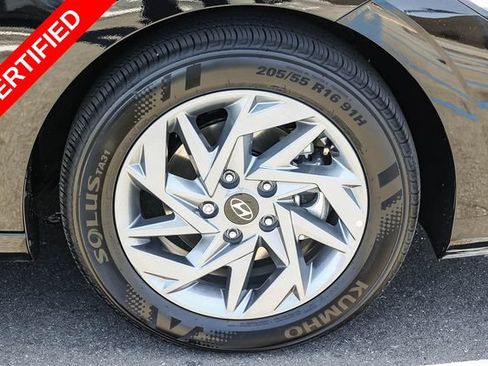 Used 2025 Hyundai Elantra Hybrid FWD image 9