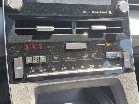 Certified 2022 Toyota Avalon Limited image 16