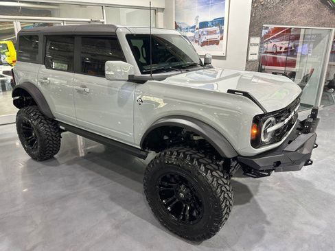 Used 2022 Ford Bronco Outer Banks w/ Sasquatch Package AWD/4WD image 14