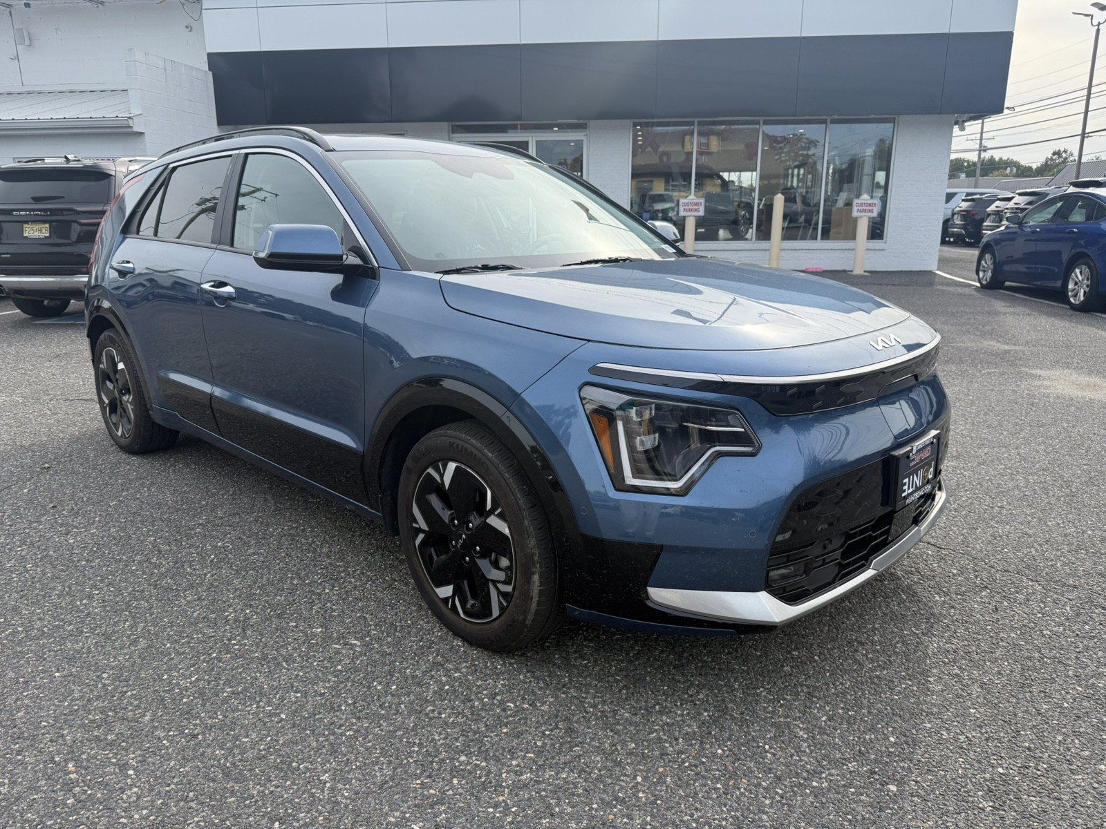 Used 2023 Kia Niro Wave FWD image 1