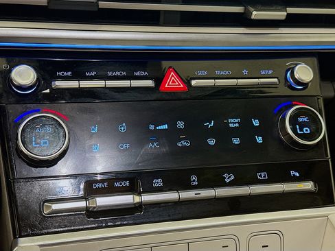 Used 2025 Hyundai Santa Fe Limited image 24