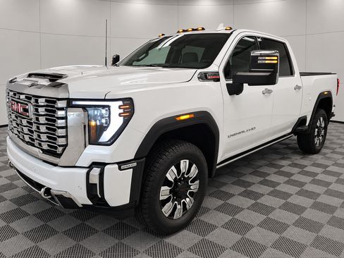 Used 2025 GMC Sierra 2500 Denali w/ Denali Reserve Package AWD/4WD image 1