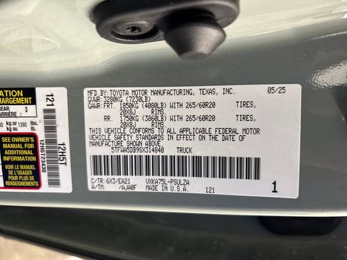 Used 2025 Toyota Tundra Limited AWD/4WD image 37