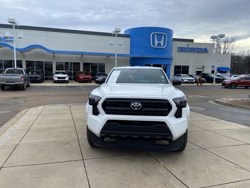 Used 2024 Toyota Tacoma SR image 3