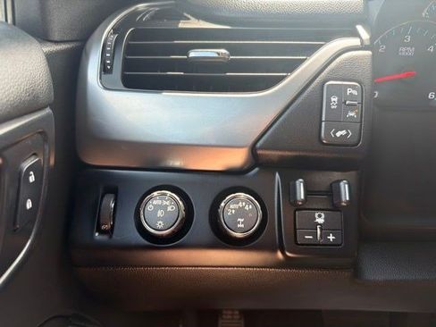 Used 2018 Chevrolet Suburban LT AWD/4WD image 33