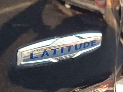 Used 2019 Jeep Cherokee Latitude w/ Cold Weather Group image 29