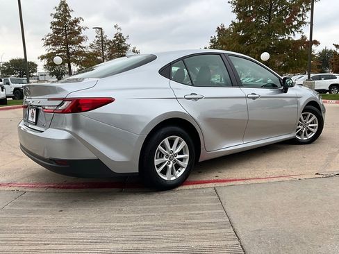 Used 2025 Toyota Camry LE image 6