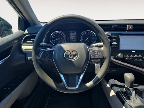 Used 2020 Toyota Camry LE FWD image 11