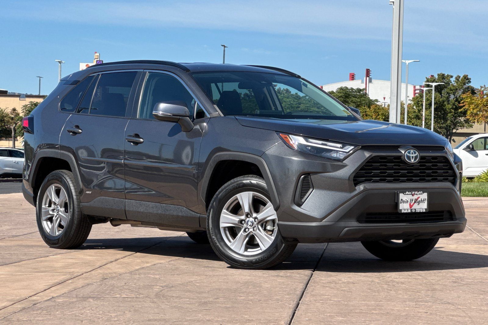 Used 2023 Toyota RAV4 LE AWD/4WD image 2