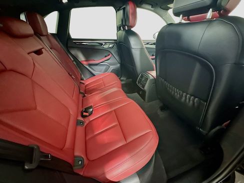 Certified 2026 Porsche Macan image 29
