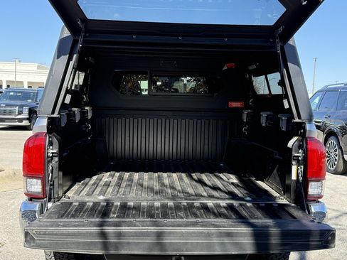 Used 2020 Toyota Tacoma SR5 image 41