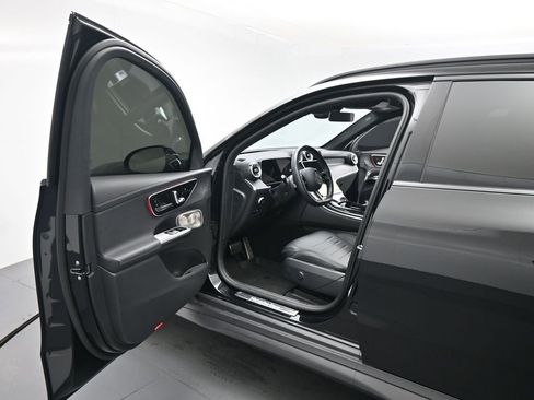 Used 2025 Mercedes-Benz GLC 300 image 8