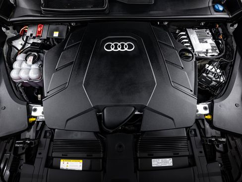 Certified 2023 Audi Q8 Premium Plus w/ Premium Plus Package AWD/4WD image 21