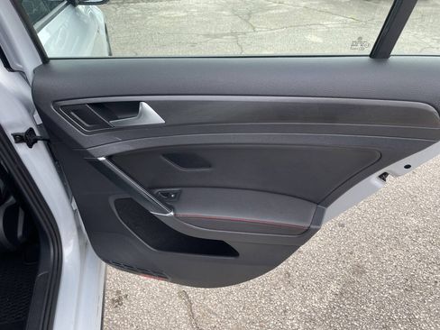 Used 2019 Volkswagen Golf 4-Door FWD image 15