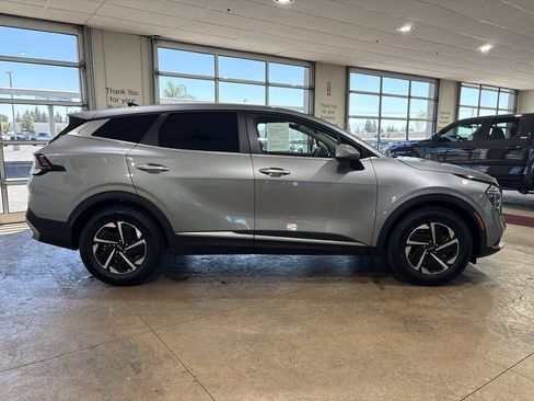 Used 2024 Kia Sportage LX FWD image 3