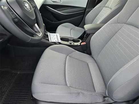 Used 2025 Toyota Corolla SE image 9