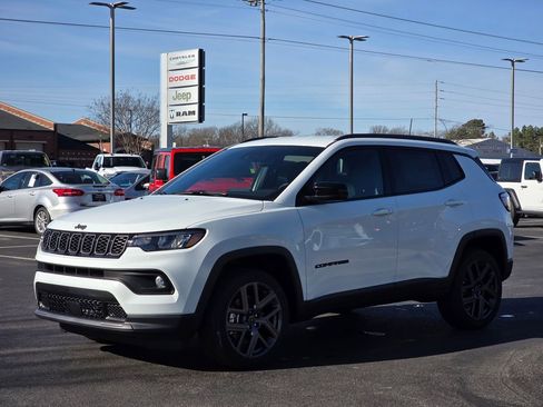New 2026 Jeep Compass Latitude image 2