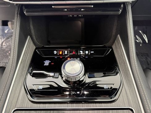 Used 2023 Jeep Wagoneer Series II w/ HD Trailer Tow Package image 22